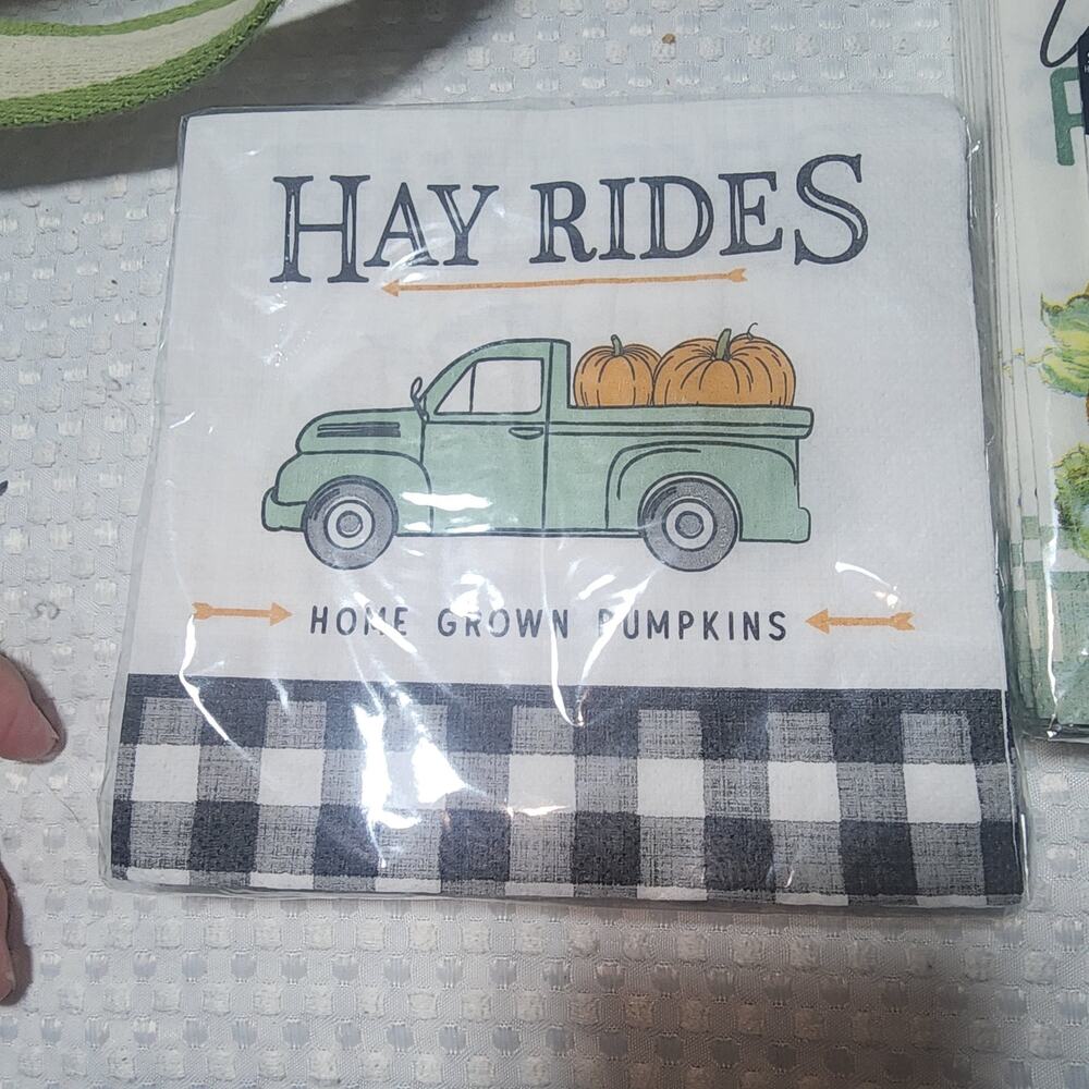 AMSCAN NWT HAY RIDES HARVEST MARKET NAPKINS 16 CT